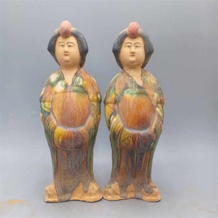 Vintage Collectible Pottery - คอลเลกชันเก่า รูปปั้นหญิงสาวทาสีแบบถังซานไฉ คู่หนึ่ง ของสะสมโบราณ งานเลียนแบบ ของสะสมวินเทจ