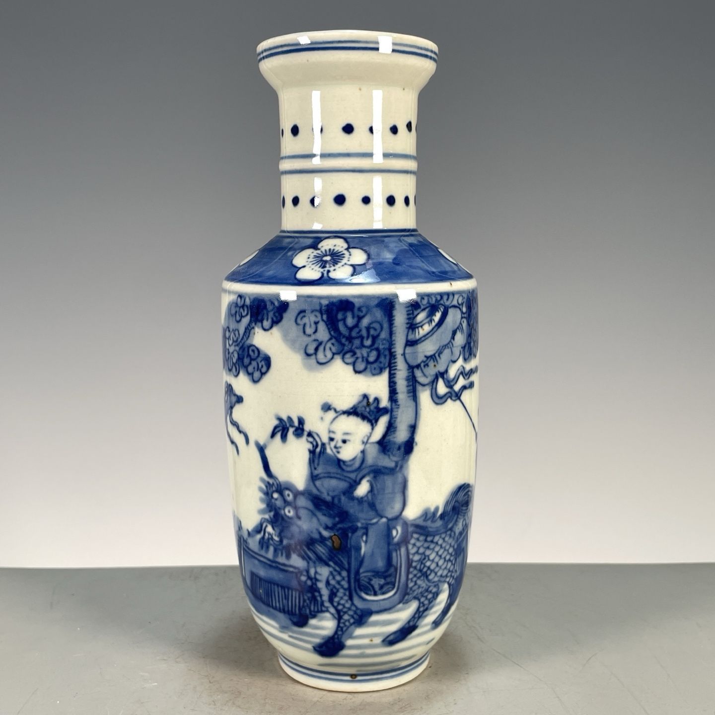 Vintage Collectible Pottery - แจกันลายครามสีน้ำเงินและสีขาว ลายฉลุวาดด้วยมือ ลายกิเลนส่งลูกชาย ของสะสมเซรามิกวินเทจ ของตกแต่ง ของขวัญงานฝีมือ