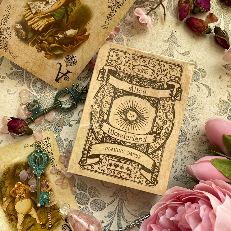 Vintage Collectible Playing Cards - ไพ่สไตล์วินเทจที่มีลวดลายสัตว์และตัวละคร - กระดาษการ์ดคุณภาพพรีเมียมสำหรับของขวัญสะสม งานปาร์ตี้ตามธีม และเกมบนโต๊ะ