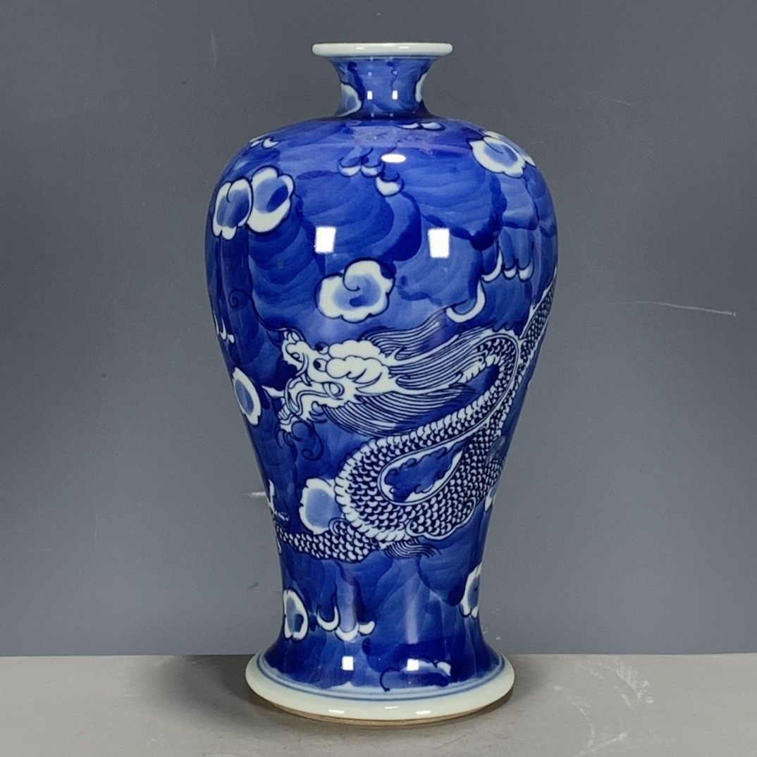 Vintage Collectible Pottery - แจกันลายดอกพลัมสีน้ำเงินขาวสไตล์จีนโบราณ ลายมังกรพลัม ของสะสมตกแต่งบ้าน