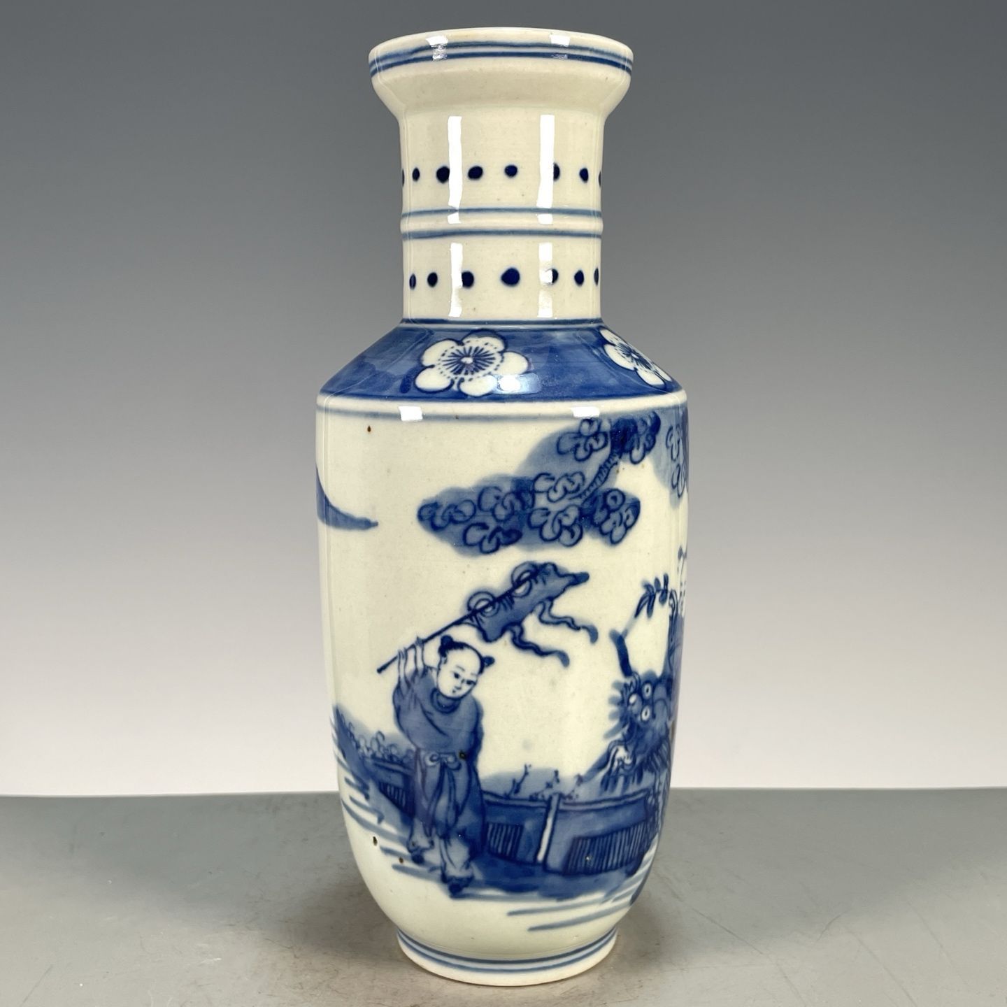 แจกันลายครามสีน้ำเงินและสีขาว  - Vintage Collectible Pottery บทวิจารณ์และราคา