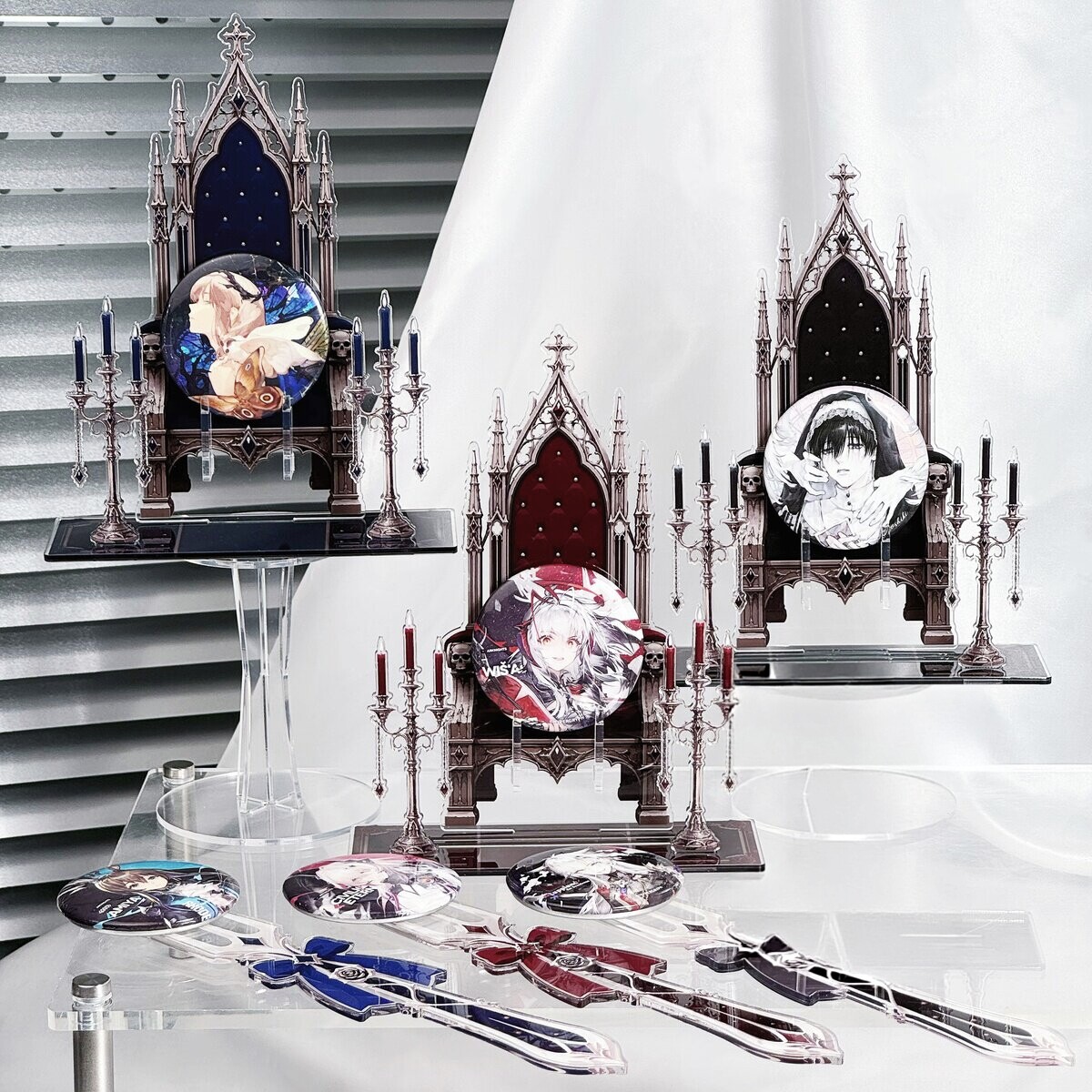 แท่นโชว์อะคริลิคทรงเก้าอี้โกธิ - Vintage Collectible Pins บทวิจารณ์และราคา