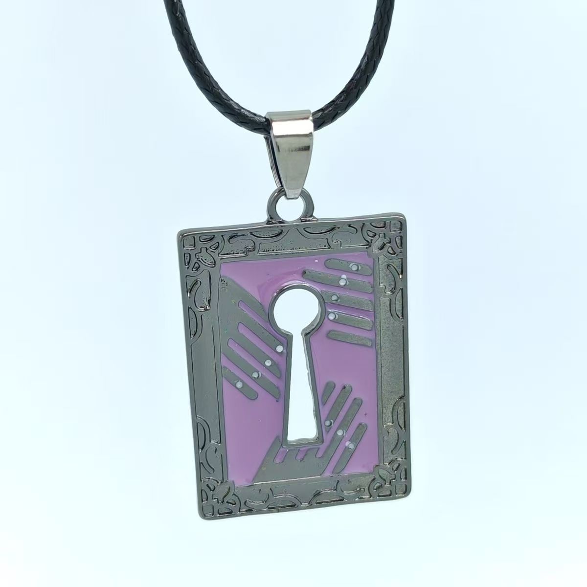 สร้อยคอวินเทจ Herta พร้อมจี้โล - Vintage Cartoon Collectible บทวิจารณ์และราคา