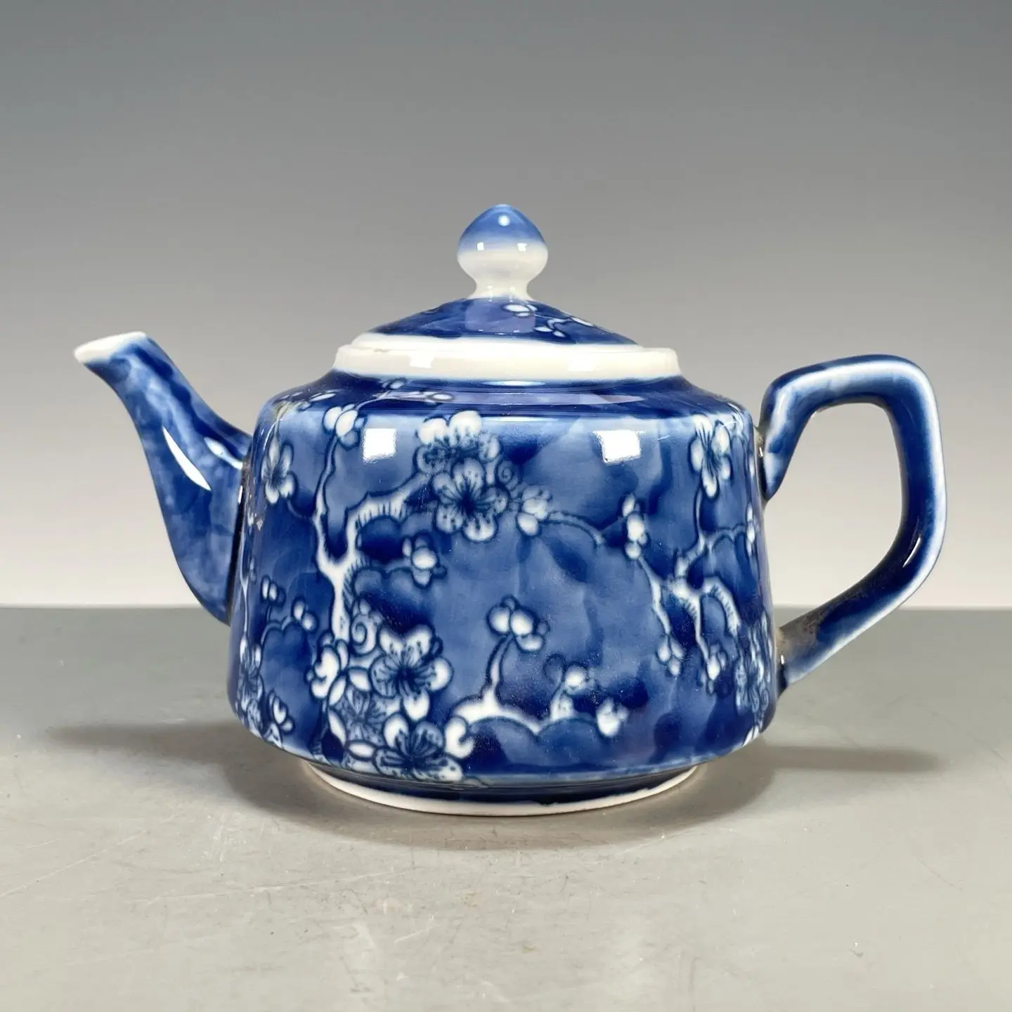 กาน้ำชาพอร์ซเลนสีน้ำเงินขาวลาย - Vintage Collectible Pottery บทวิจารณ์และราคา